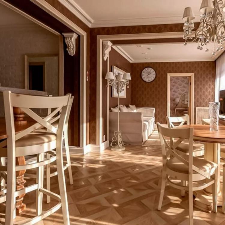 Интерьер гостиной в 2 местных 3 комнатных Апартаментах Прованс санатория Джинал в Кисловодске