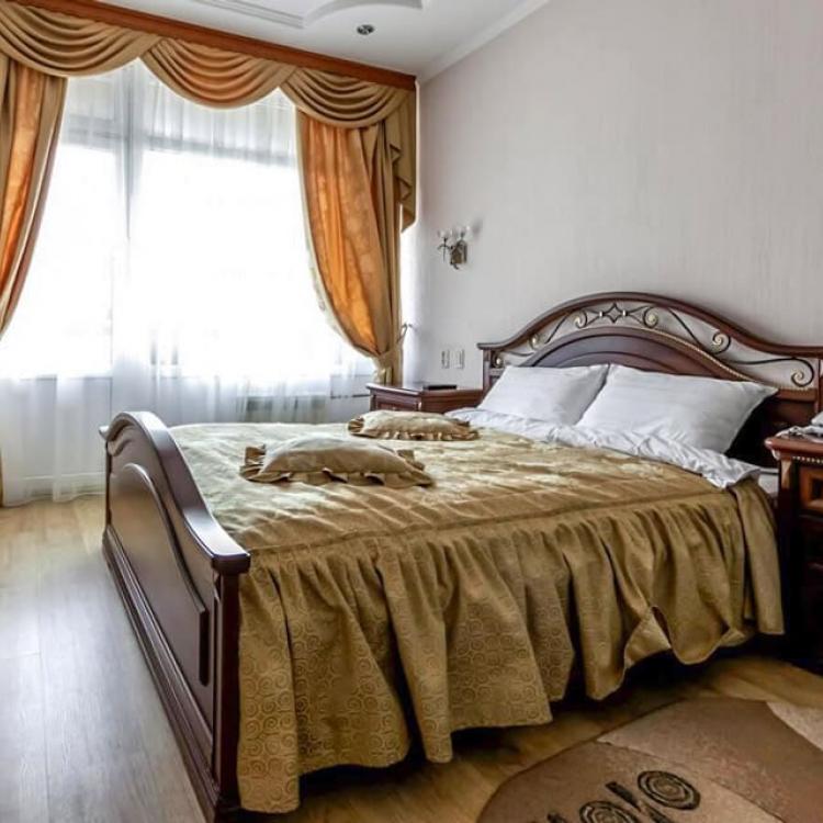 Спальня в 2 местном 2 комнатном Дабл «Премиум» 609 санатория Джинал в Кисловодске